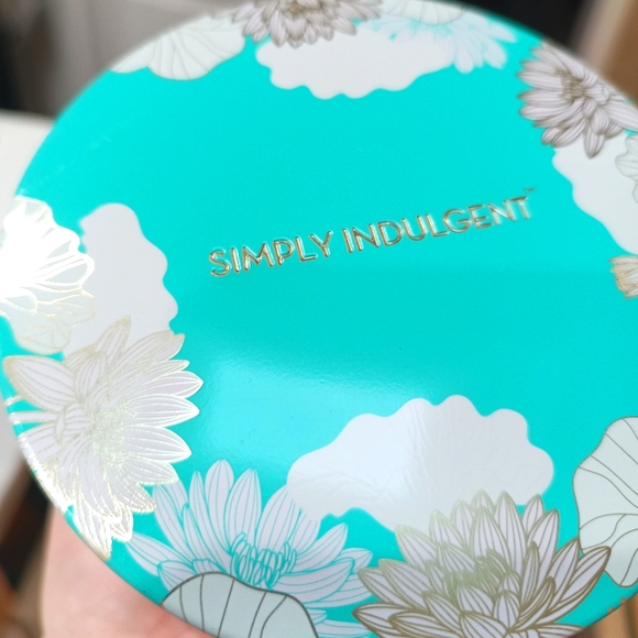 SIMPLY INDULGENT 1 Candle With Essential Oils - Picture 5 of 11